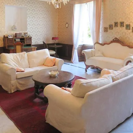 Sleeps 10 Hontanx